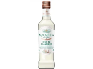 Magnífica Cachaca Bica do Alambique