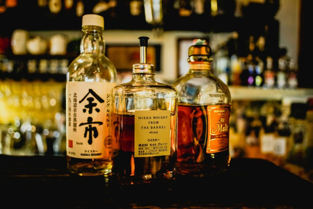 láhve japonské whisky